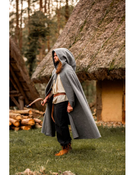 Mantello medievale corto con chiusura...