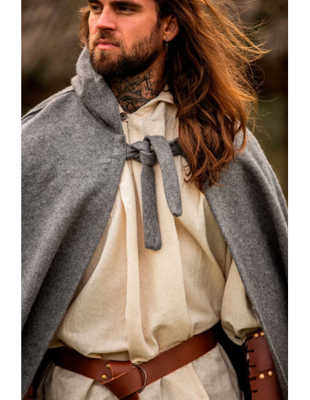 Mantello medievale corto con chiusura...