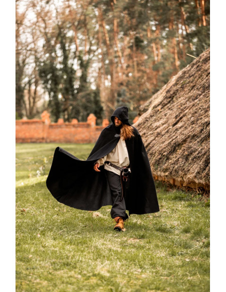 Mantello medievale corto con chiusura...