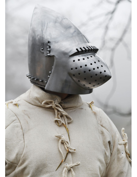 Bacino del castello medievale di...