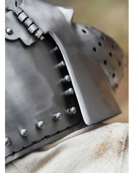 Bacino del castello medievale di...