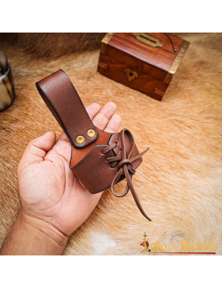 Baldacchino medievale in pelle per...