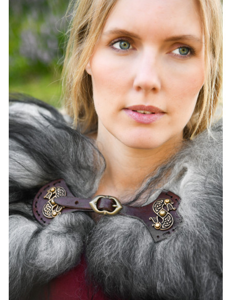 Chiusura di mantello medievale in...