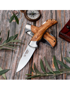 Coltello da caccia con manico in ulivo, lama 9,5 cm.