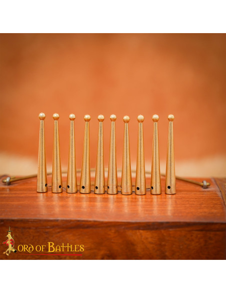 Set di 10 puntali medievali in ottone...