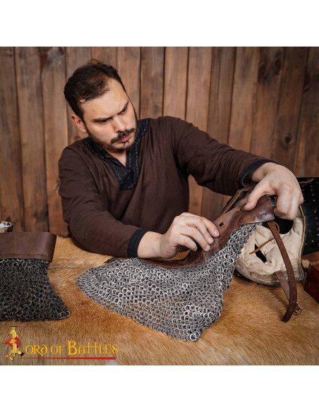 Gorgiera medievale in cotta di maglia...