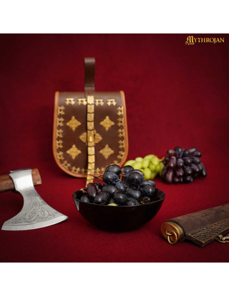 Set di 4 ciotole medievali in corno...