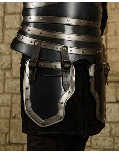 Scudieri medievali in acciaio...