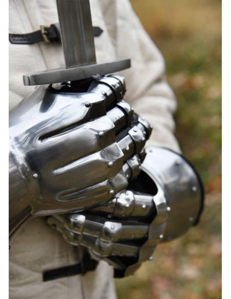 Guanti medievali del XIV secolo con...