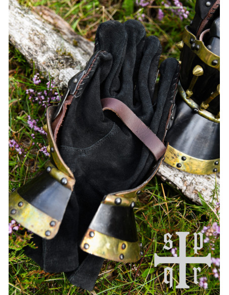 Guanti a forma di clessidra di Milano...