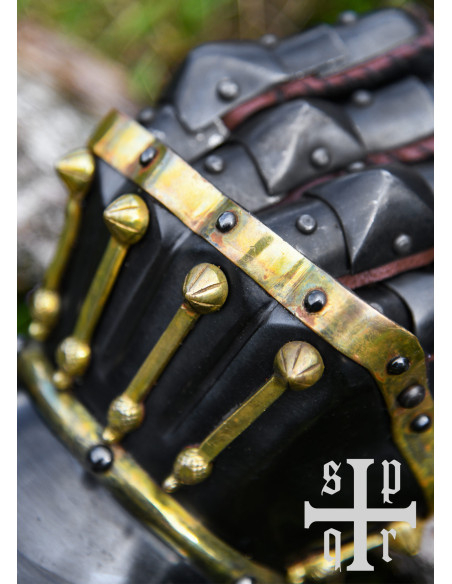 Guanti a forma di clessidra di Milano...