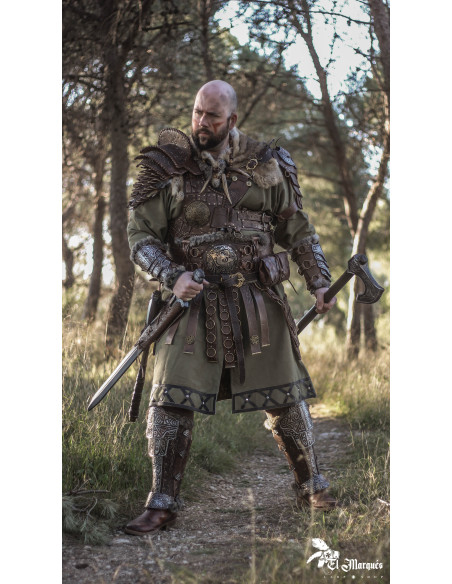 Grebe vichinghe Barbariche con incisioni