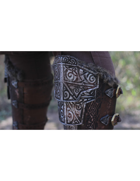 Grebe vichinghe Barbariche con incisioni