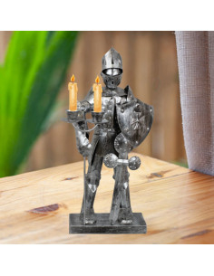 Guerriero medieval templare con porta-candele 2
