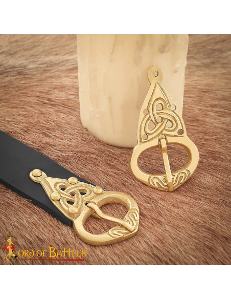 Fibbia di cintura vichinga con nodi...