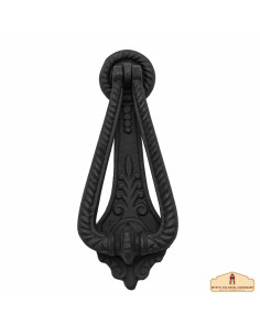 Maniglia per porta medievale con anello in ferro battuto...