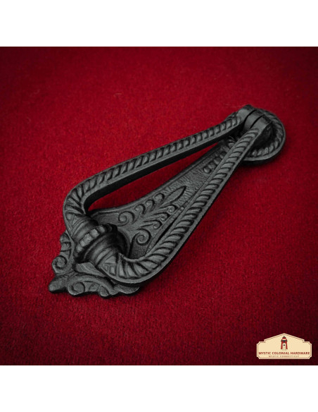 Maniglia per porta medievale con...