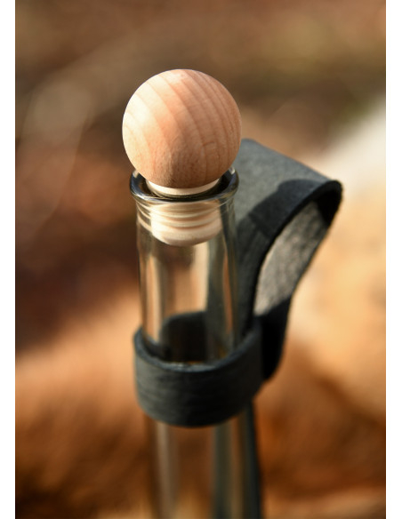 Bottiglia in vetro con collo lungo e...