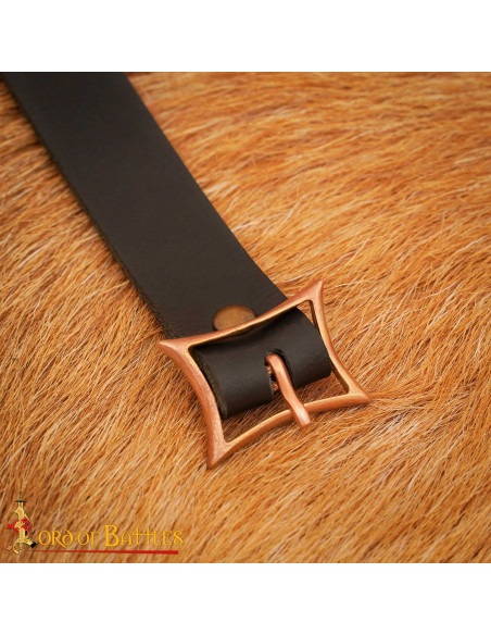 Fibbia di cintura medievale in bronzo...