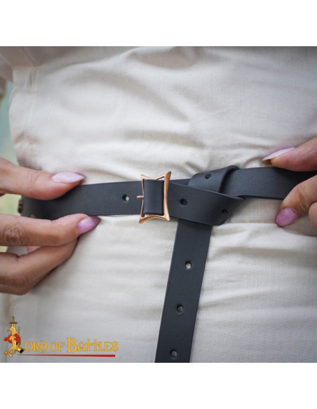 Fibbia di cintura medievale in bronzo...