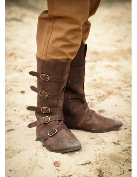 Stivali medievali alti con chiusura a...