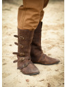 Stivali medievali alti con chiusura a fibbia, marrone
