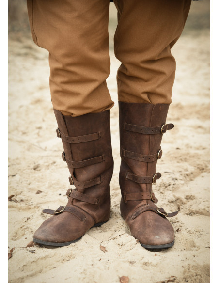 Stivali medievali alti con chiusura a...