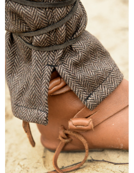 Pantaloni vichinghi a motivo a...