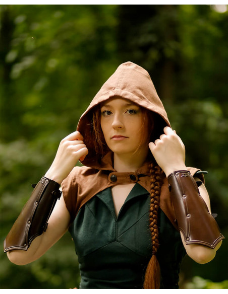 Coprispalla medievale con cappuccio...