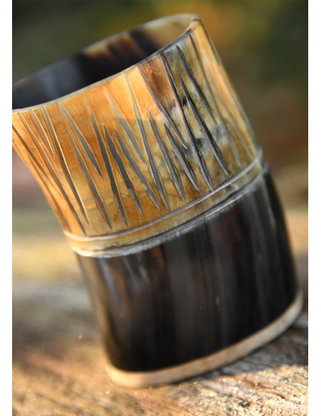 Tazza medievale in corno e legno (11...