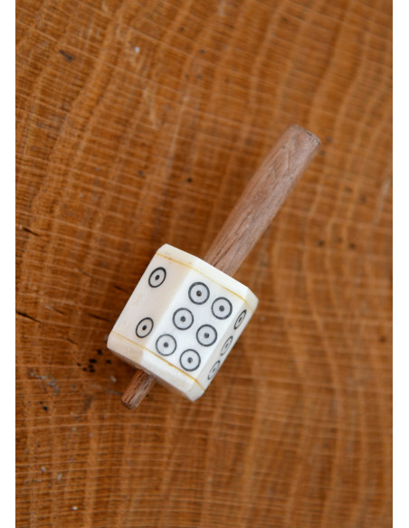 Dado rotante fatto di osso
