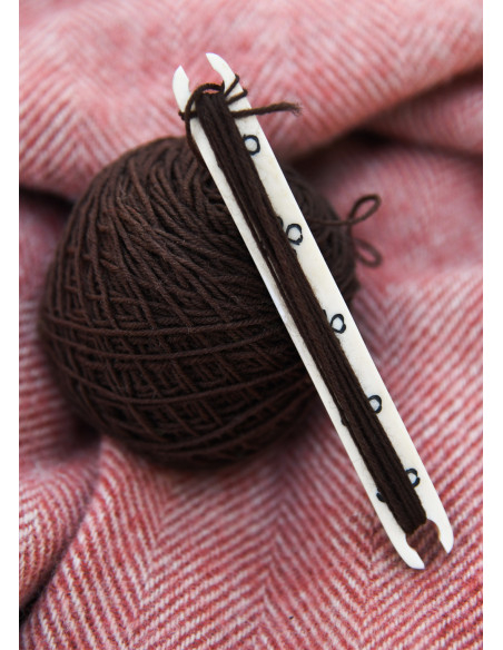 Navetta in osso con nodi celtici