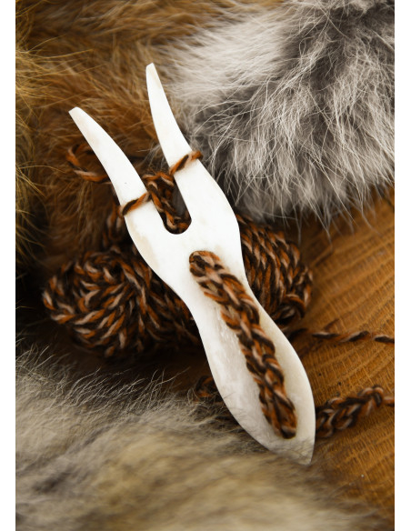 Lucet vichingo-medieval in osso