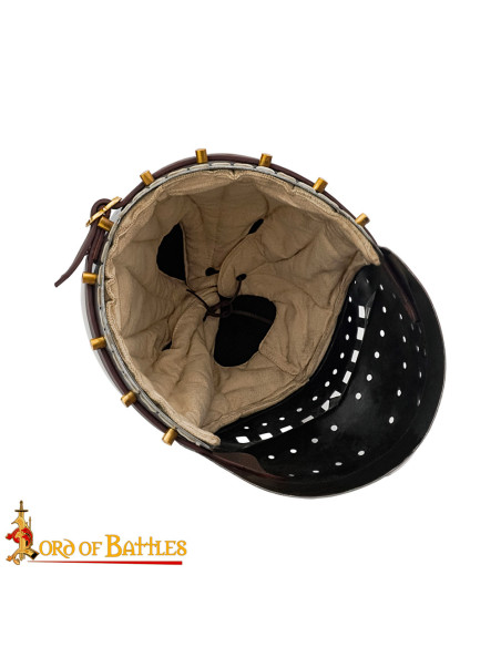 Bacinete medieval con visiera...