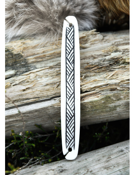 Navetta medievale in osso per tessere