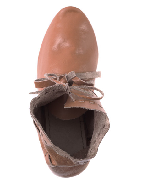 Stivali medievali a metà polpaccio,...