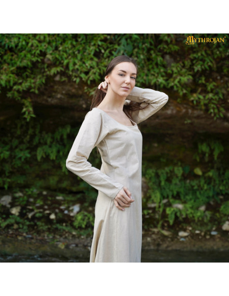 Vestito medievale con collo rotondo...