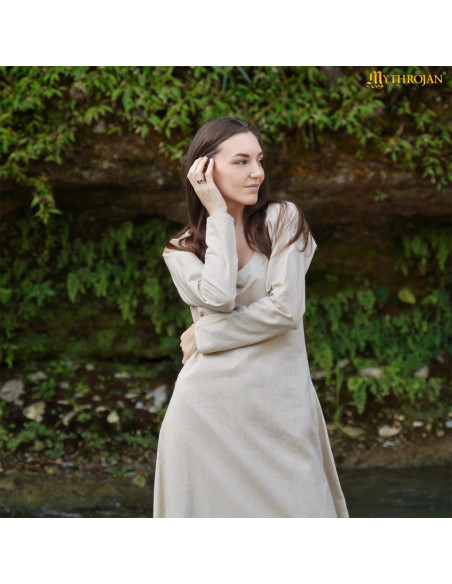 Vestito medievale con collo rotondo...