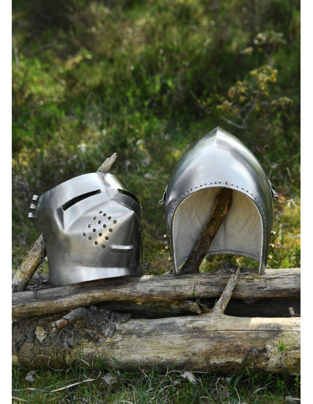 Casco con muso di levriero del XIV...