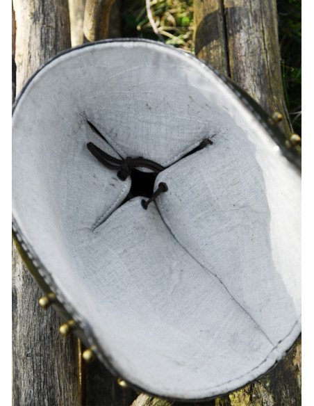 Casco con muso di levriero del XIV...