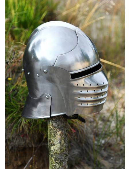 Copricapo medievale con visiera, anno...
