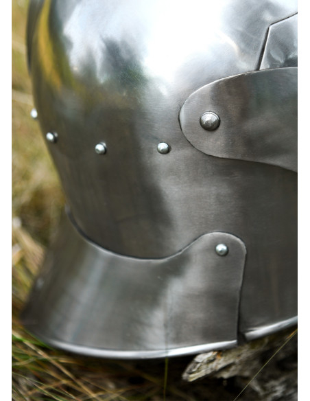 Copricapo medievale con visiera, anno...