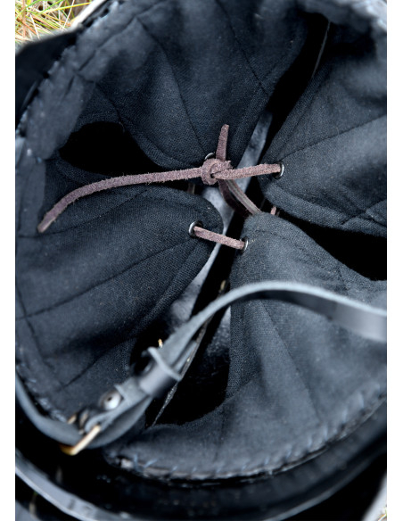 Copricapo medievale con visiera, anno...