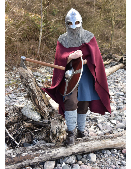 Elmo in cotta di maglia del periodo...