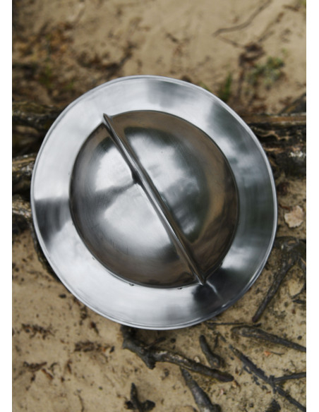 el casco medievale pronto per la...