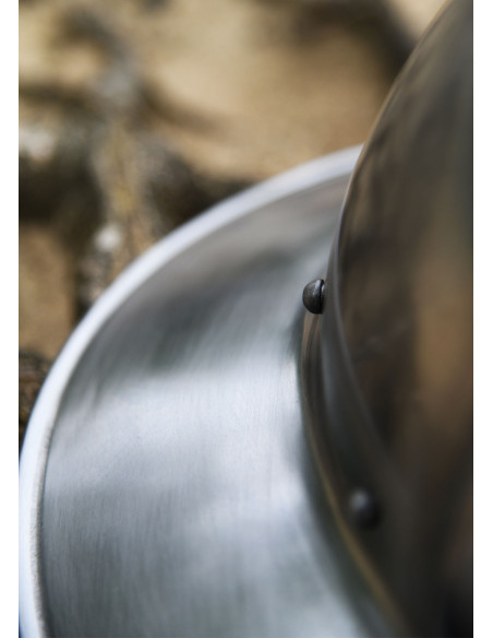 el casco medievale pronto per la...