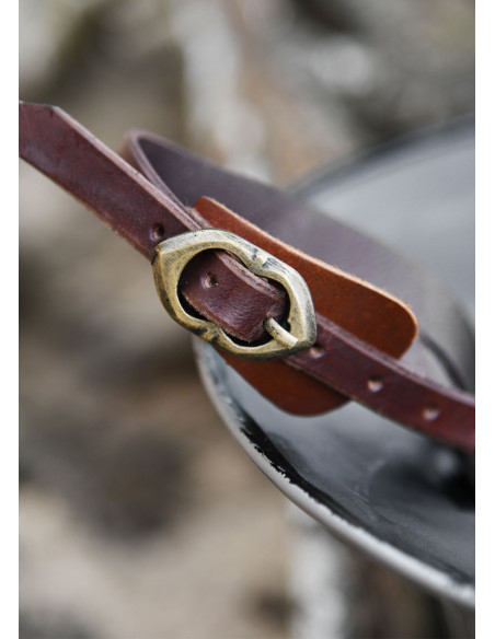 el casco medievale pronto per la...