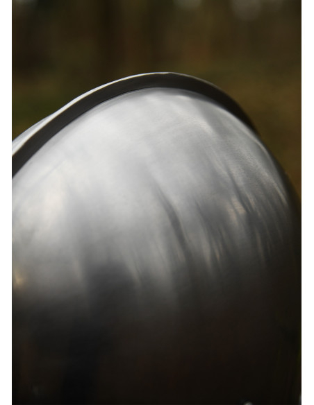 el casco medievale tipo Sallet,...