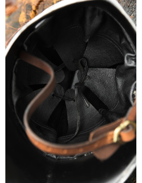 el casco medievale tipo Sallet,...