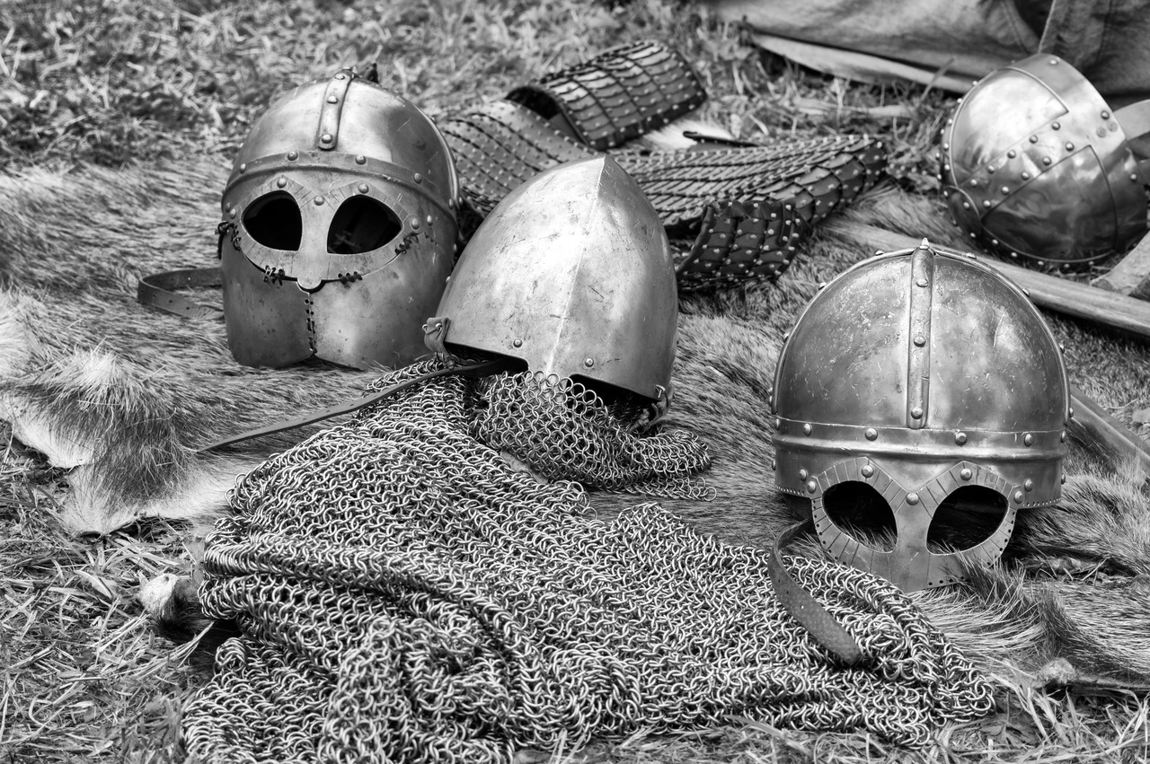 Cascos medievales y cotas de malla